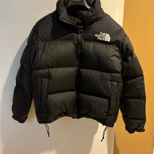 Woman's Northface Black Puffer